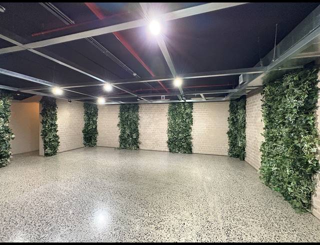 1,038M² RETAIL TO LET IN FORESHORE